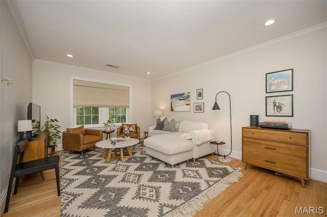 215 N Central Avenue 2S, Clayton, MO 63105