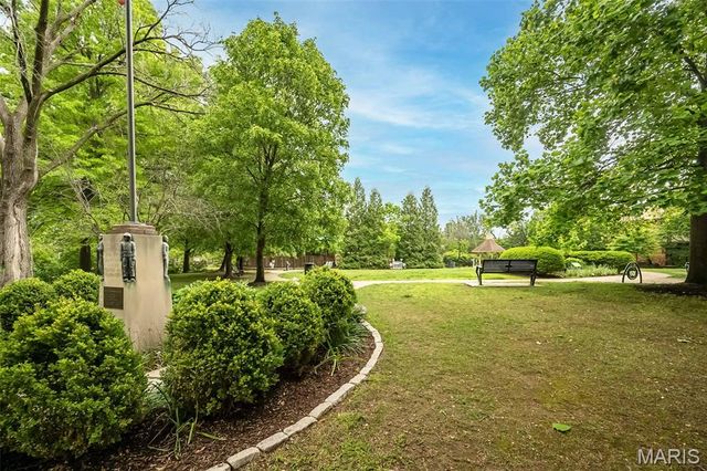 215 N Central Avenue 2S, Clayton, MO 63105