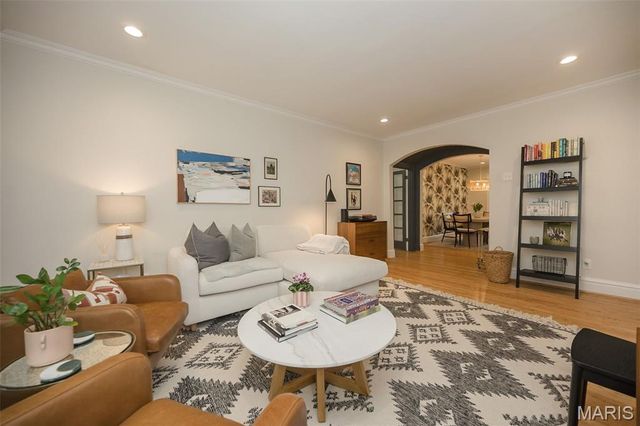 215 N Central Avenue 2S, Clayton, MO 63105