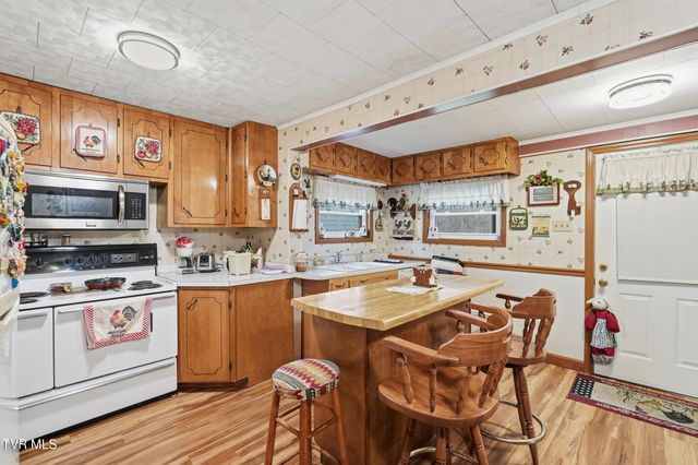 11413 Lyons Fork, Coeburn, VA 24230