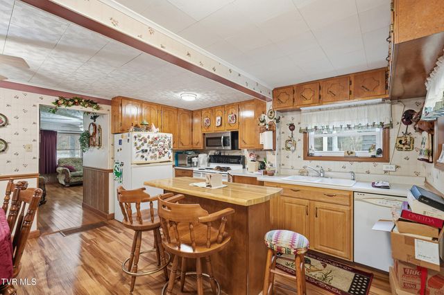 11413 Lyons Fork, Coeburn, VA 24230