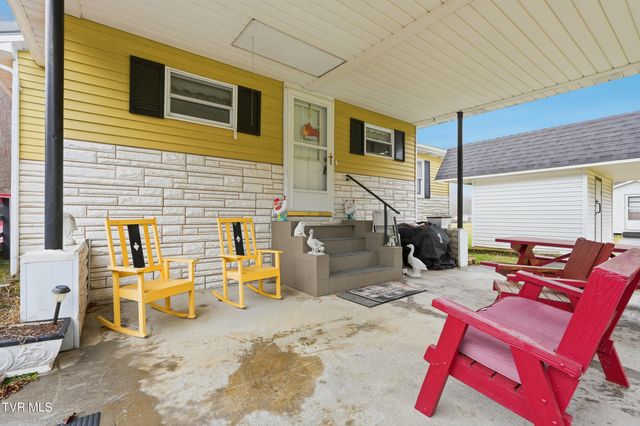 11413 Lyons Fork, Coeburn, VA 24230