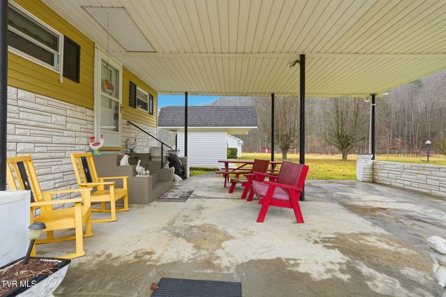 11413 Lyons Fork, Coeburn, VA 24230