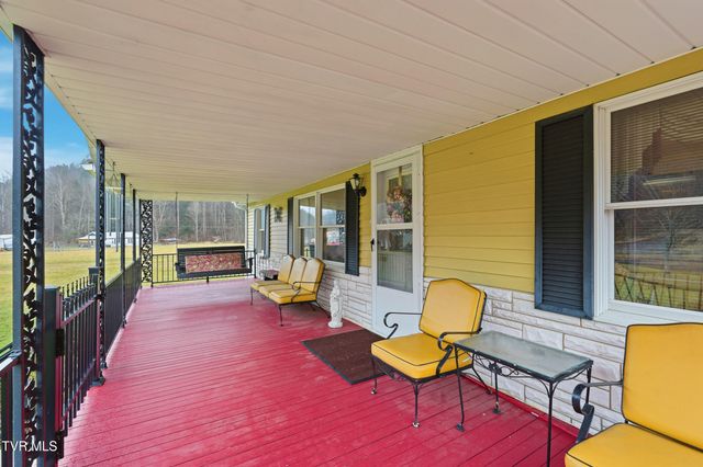 11413 Lyons Fork, Coeburn, VA 24230