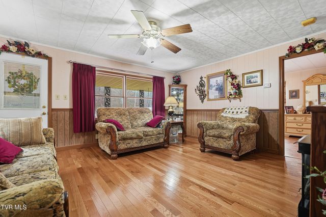 11413 Lyons Fork, Coeburn, VA 24230