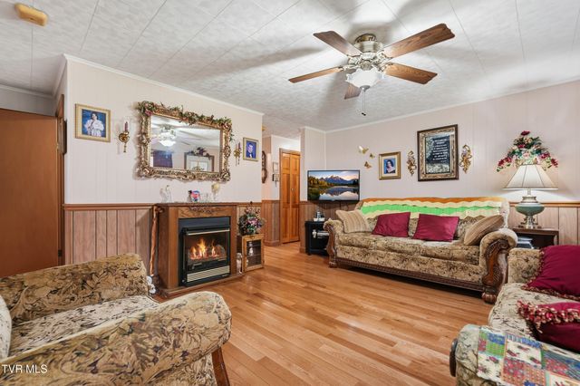 11413 Lyons Fork, Coeburn, VA 24230