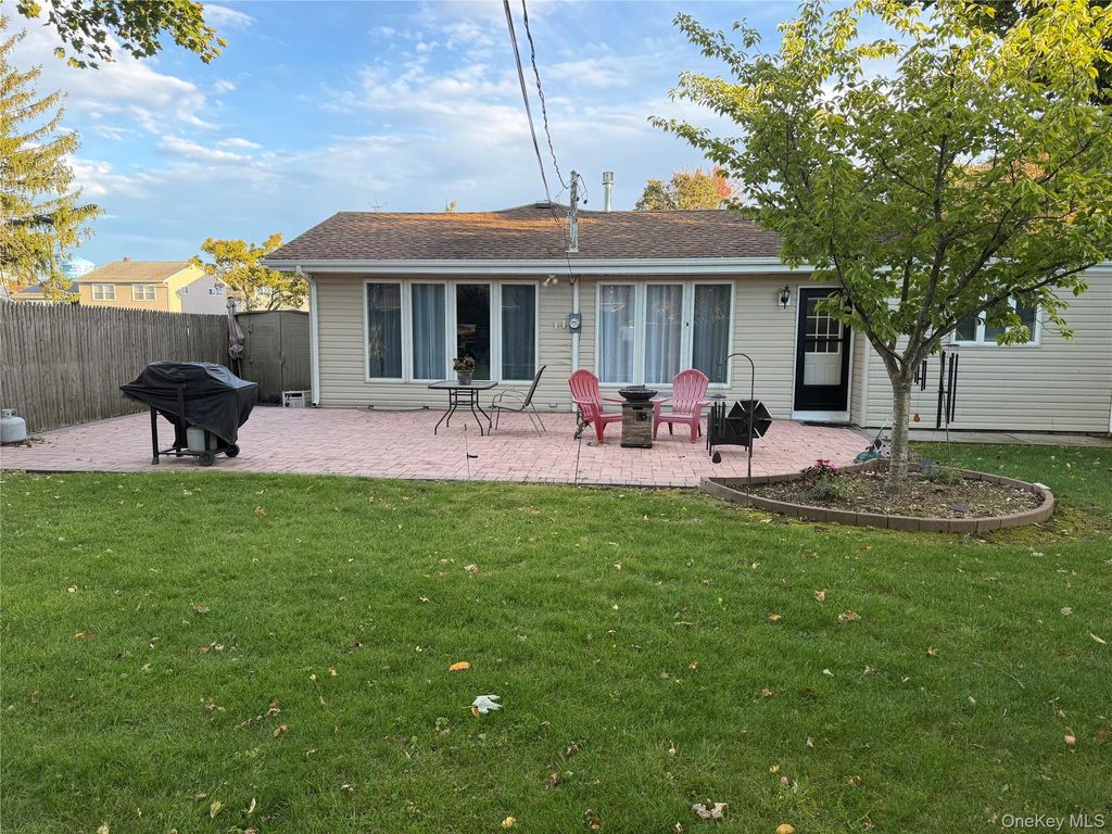 4 Primrose Avenue, Hicksville, NY 11801 — photo 3
