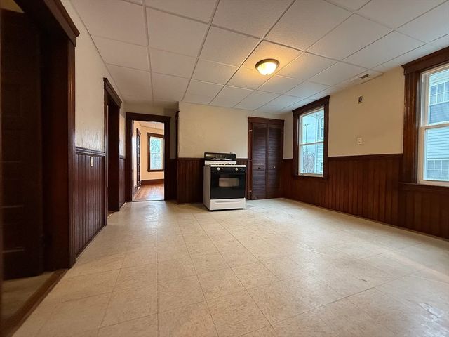 38 Ames St 2, Worcester, MA 01604