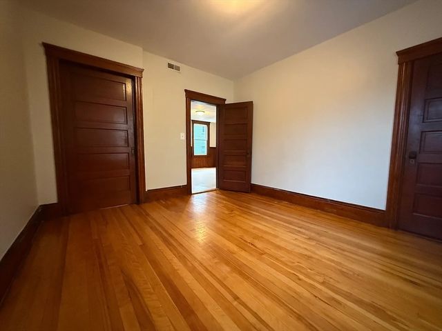 38 Ames St 2, Worcester, MA 01604