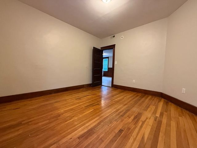 38 Ames St 2, Worcester, MA 01604