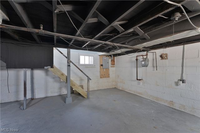 306 Maplewood Avenue, Struthers, OH 44471