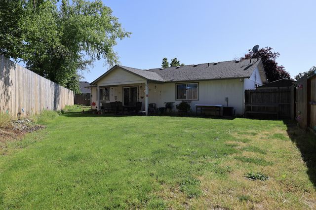 17 Blue Heron Court, Eagle Point, OR 97524