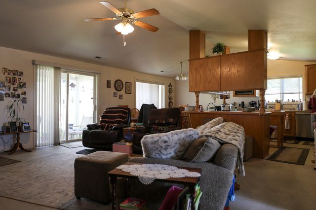 17 Blue Heron Court, Eagle Point, OR 97524