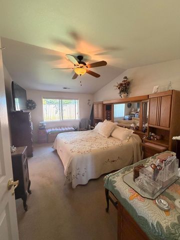 17 Blue Heron Court, Eagle Point, OR 97524
