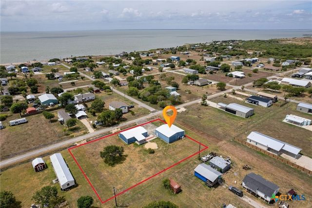 1112 W Dallas Avenue, Seadrift, TX 77983