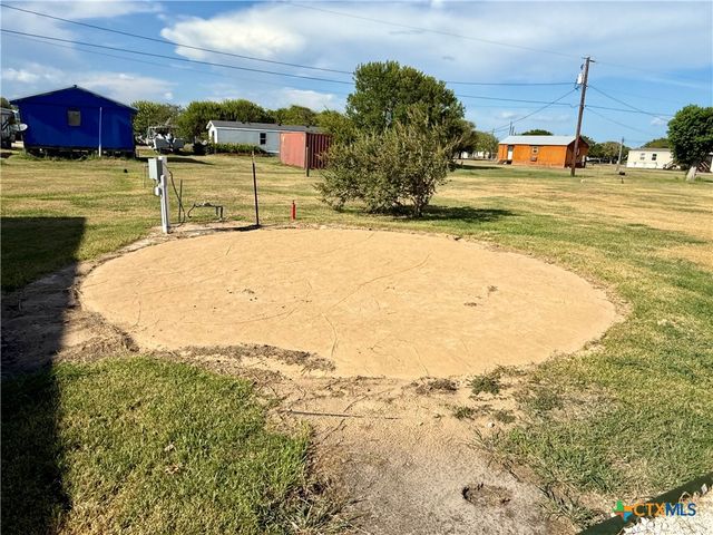 1112 W Dallas Avenue, Seadrift, TX 77983