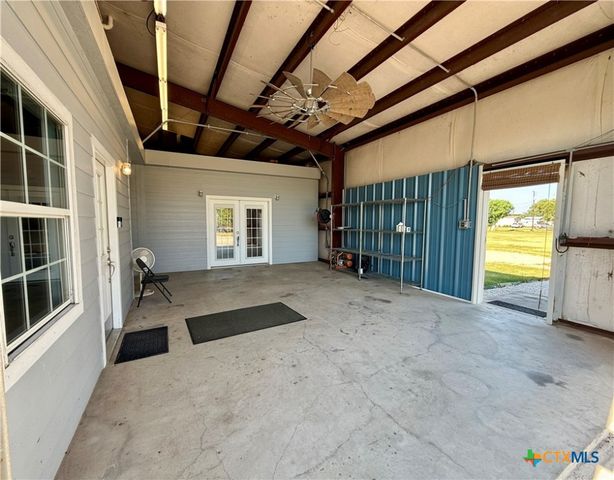 1112 W Dallas Avenue, Seadrift, TX 77983