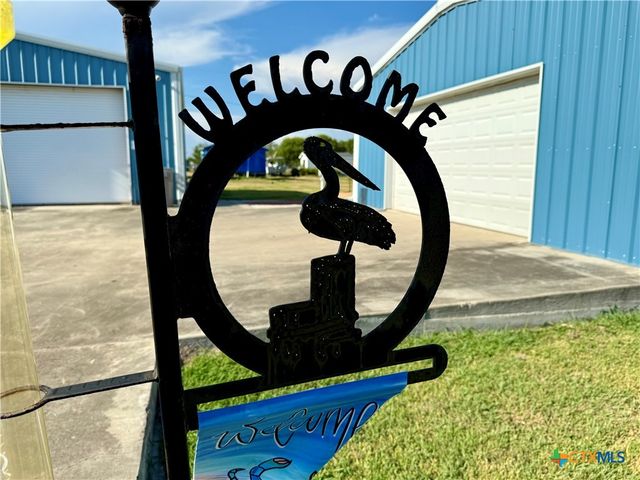 1112 W Dallas Avenue, Seadrift, TX 77983