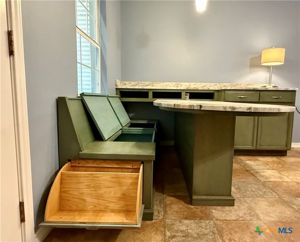 1112 W Dallas Avenue, Seadrift, TX 77983