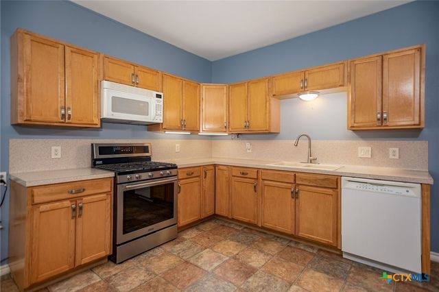 1112 W Dallas Avenue, Seadrift, TX 77983