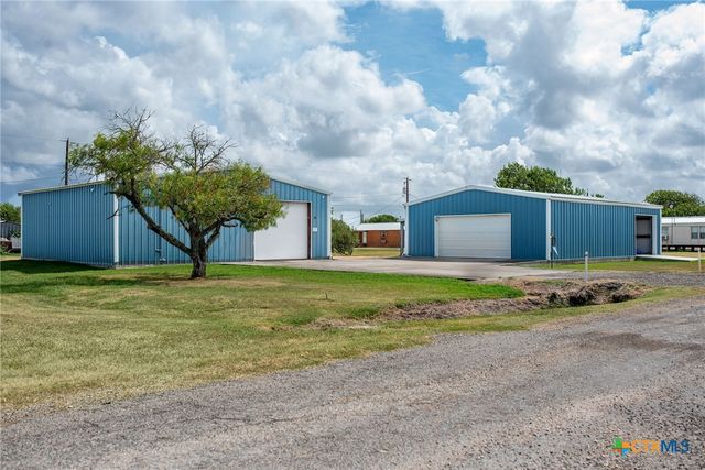1112 W Dallas Avenue, Seadrift, TX 77983