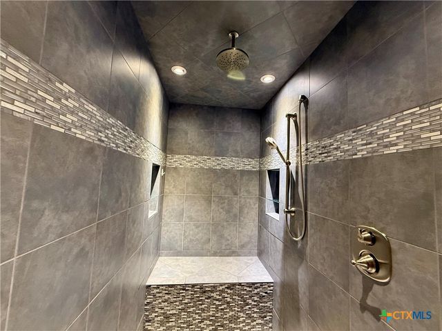 1112 W Dallas Avenue, Seadrift, TX 77983