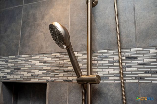 1112 W Dallas Avenue, Seadrift, TX 77983