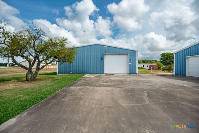 1112 W Dallas Avenue, Seadrift, TX 77983