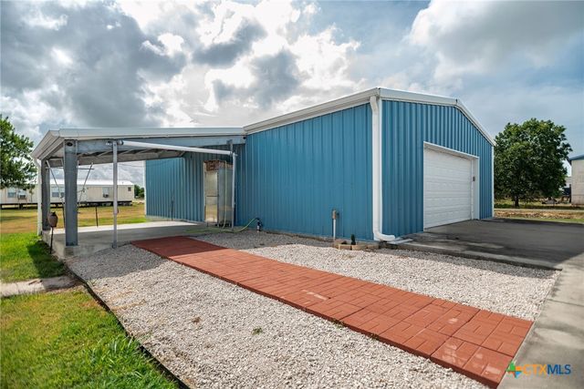 1112 W Dallas Avenue, Seadrift, TX 77983