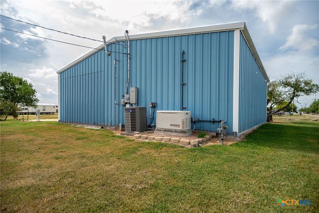 1112 W Dallas Avenue, Seadrift, TX 77983