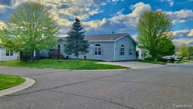11105 Wood Run Circle, Green Oak Township, MI 48178