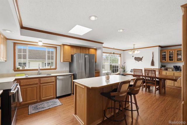 11105 Wood Run Circle, Green Oak Township, MI 48178