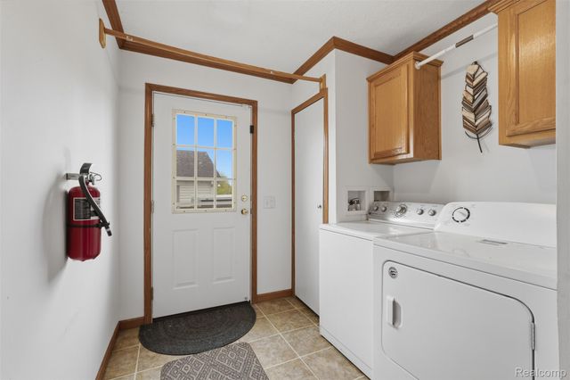 11105 Wood Run Circle, Green Oak Township, MI 48178