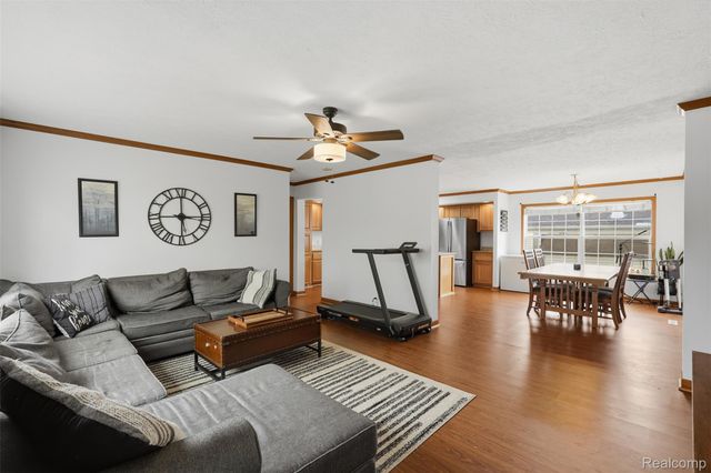 11105 Wood Run Circle, Green Oak Township, MI 48178