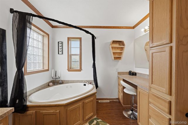 11105 Wood Run Circle, Green Oak Township, MI 48178