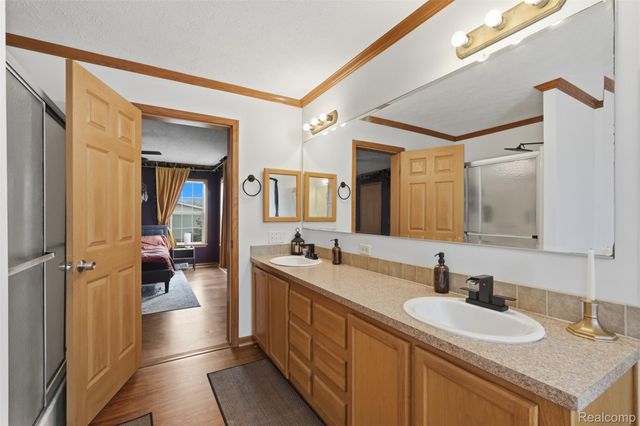 11105 Wood Run Circle, Green Oak Township, MI 48178