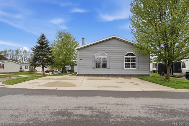 11105 Wood Run Circle, Green Oak Township, MI 48178