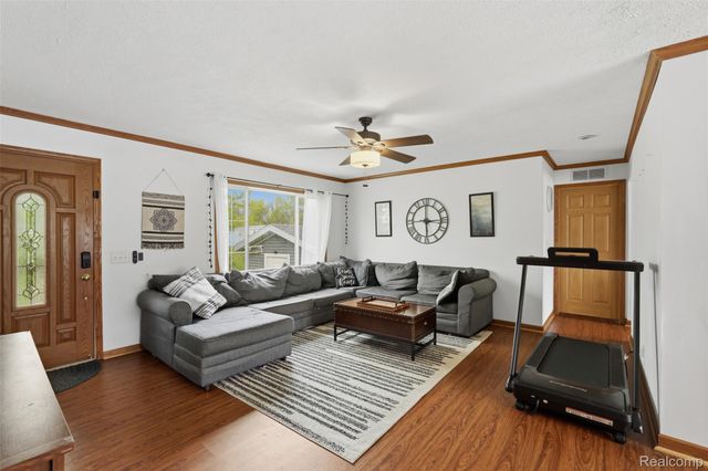 11105 Wood Run Circle, Green Oak Township, MI 48178