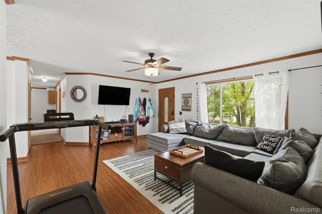 11105 Wood Run Circle, Green Oak Township, MI 48178