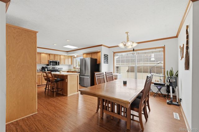 11105 Wood Run Circle, Green Oak Township, MI 48178