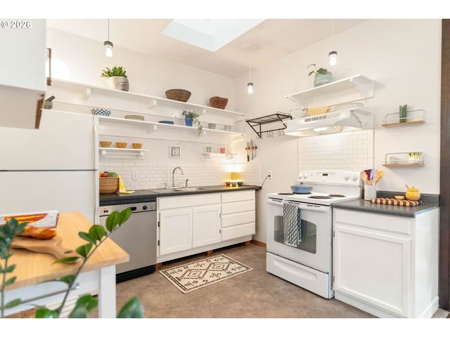 321 Ne STANTON St, Portland, OR 97212