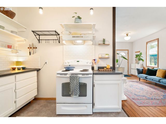 321 Ne STANTON St, Portland, OR 97212