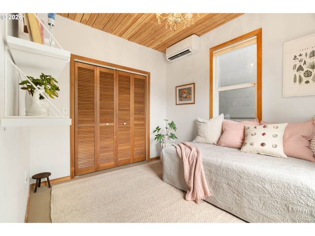 321 Ne STANTON St, Portland, OR 97212
