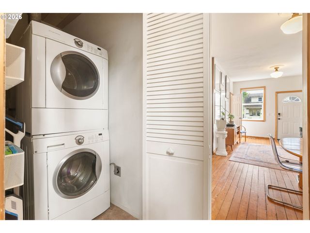 321 Ne STANTON St, Portland, OR 97212