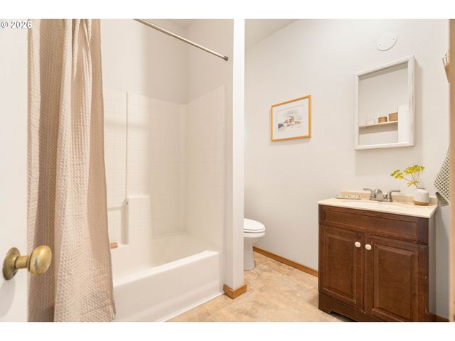 321 Ne STANTON St, Portland, OR 97212
