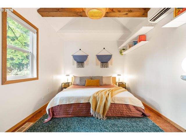 321 Ne STANTON St, Portland, OR 97212