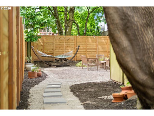 321 Ne STANTON St, Portland, OR 97212