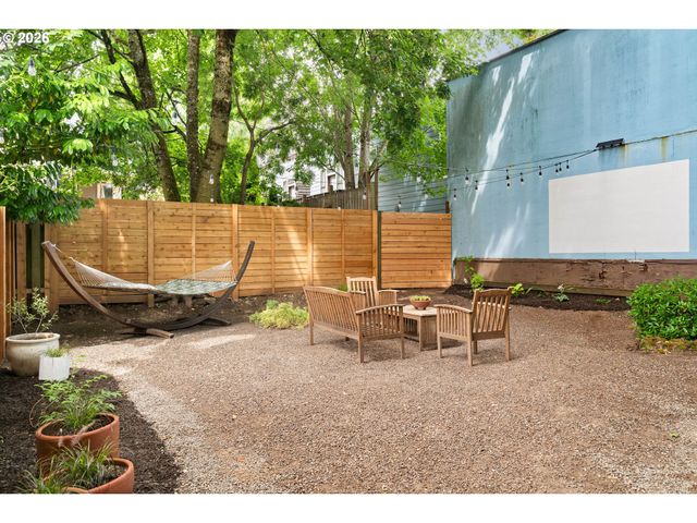 321 Ne STANTON St, Portland, OR 97212