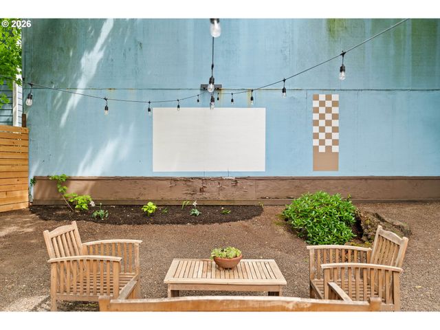 321 Ne STANTON St, Portland, OR 97212