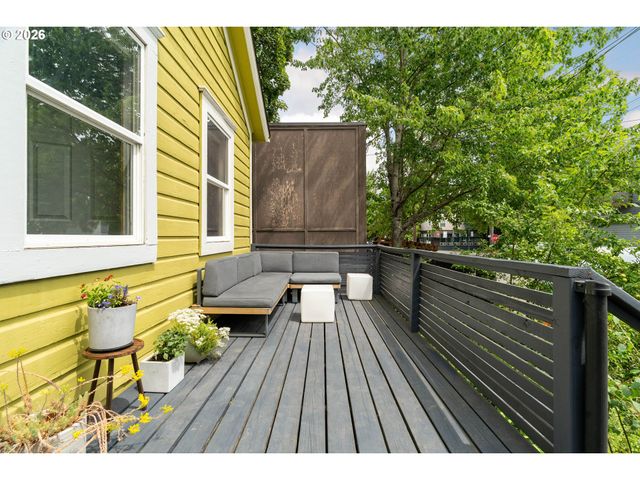321 Ne STANTON St, Portland, OR 97212